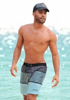 Bench. Badeshorts Mac Im Trendigen Blockstreifen-Look